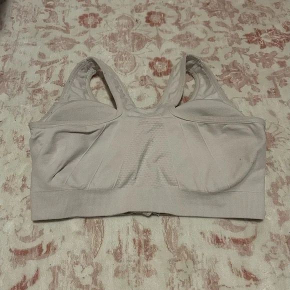 2 zip up bras medium, good condition - Picture 2 of 5